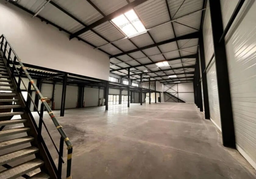 Local d’activités dans Saint-Quentin-Fallavier à louer - Photo intérieure – Image 2 sur 8