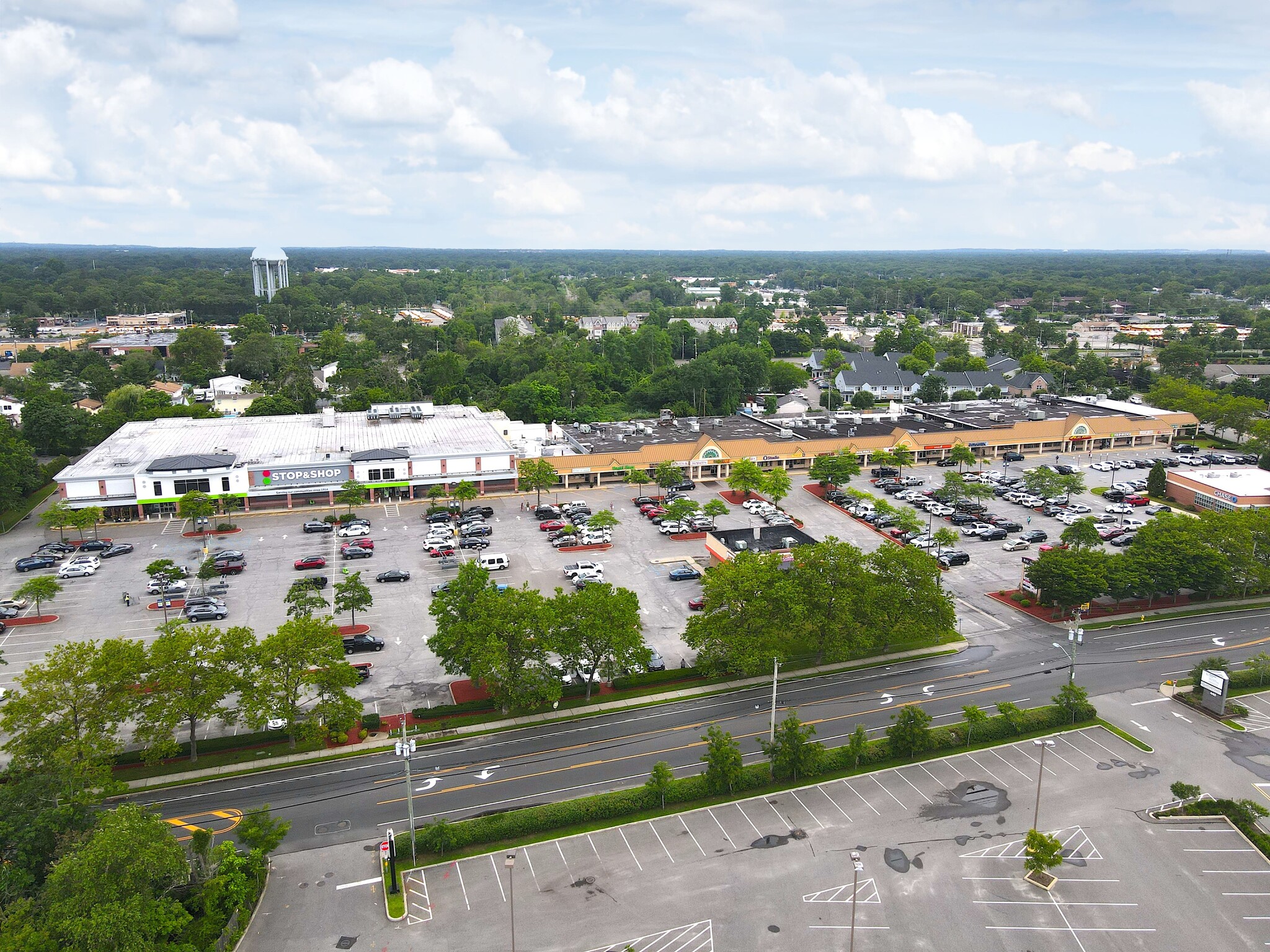 533-605 Montauk Hwy, Bay Shore, NY à louer Photo de l’immeuble– Image 1 sur 17