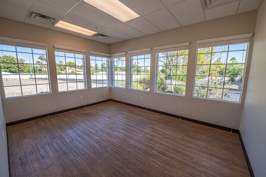 7375 S Pecos Rd, Las Vegas, NV à louer - Photo de l’immeuble – Image 2 sur 9