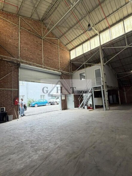 Industriel/Logistique dans Persan à louer - Photo intérieure – Image 3 sur 3