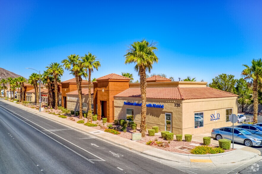 220 E Horizon Dr, Henderson, NV à louer - Photo de l’immeuble – Image 2 sur 30