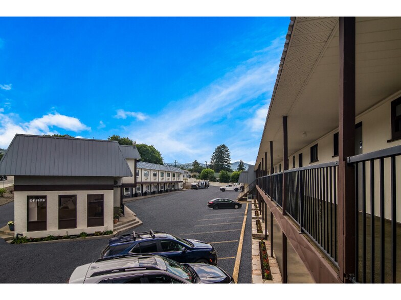 1390 Columbia St, Kamloops, BC à vendre - Photo de l’immeuble – Image 3 sur 6