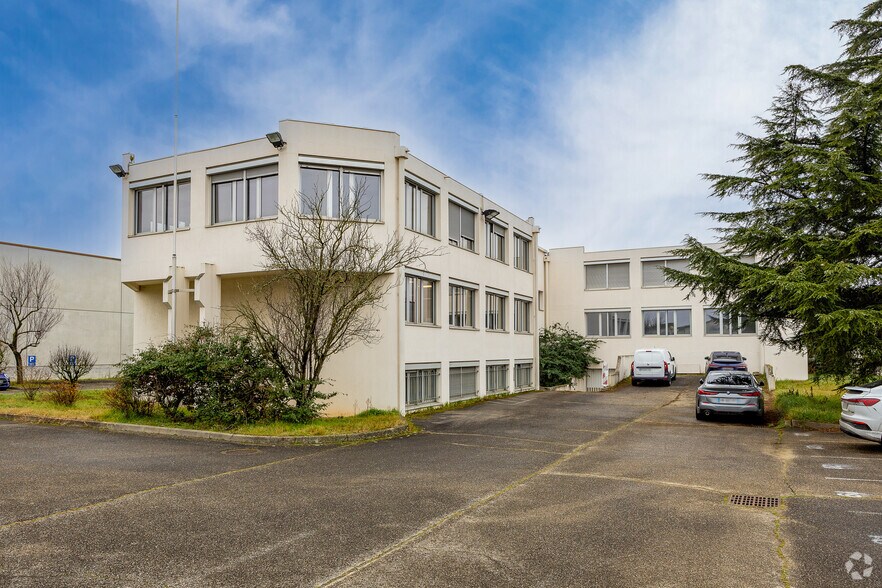 56 Avenue Du Progrès, Chassieu à vendre - Photo de l’immeuble – Image 2 sur 2