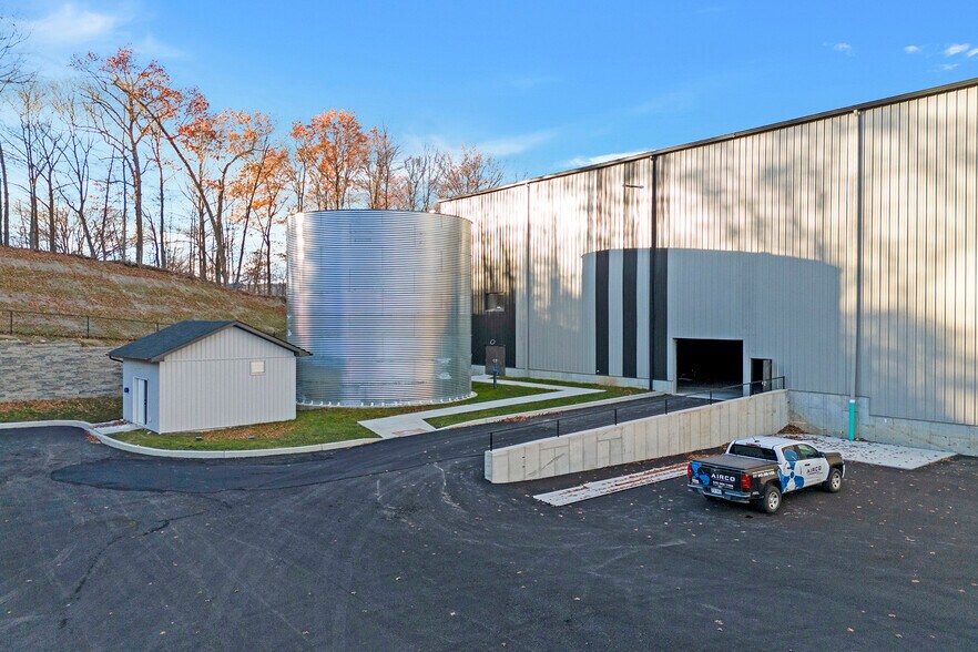 1 Distribution Dr, Bloomingburg, NY à louer - Photo de l’immeuble – Image 3 sur 9