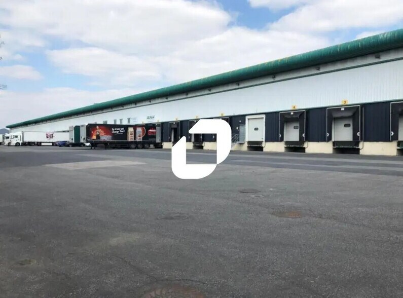 Local d’activités dans Lens à louer - Photo de l’immeuble – Image 1 sur 10