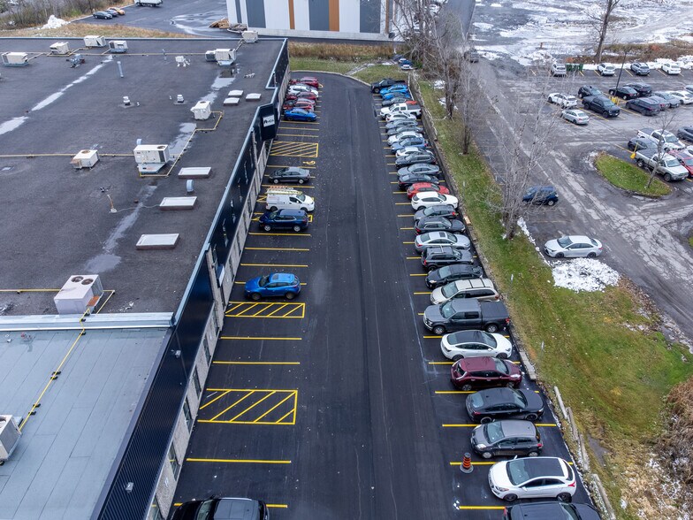 302 Legget Dr, Ottawa, ON à louer - Photo de l’immeuble – Image 2 sur 7