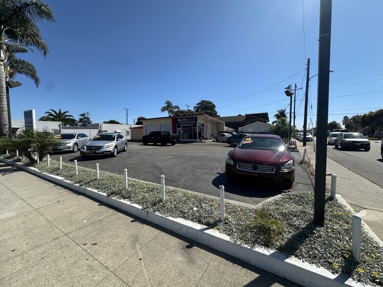 2386 E Thompson Blvd, Ventura, CA à louer - Photo de l’immeuble – Image 2 sur 7