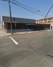 220 W 21st St, Los Angeles, CA à louer Photo de l’immeuble– Image 1 sur 2