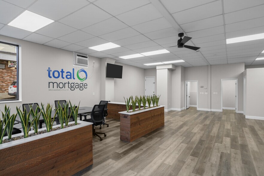 337 Columbia St, Fall River, MA à vendre - Photo de l’immeuble – Image 2 sur 52