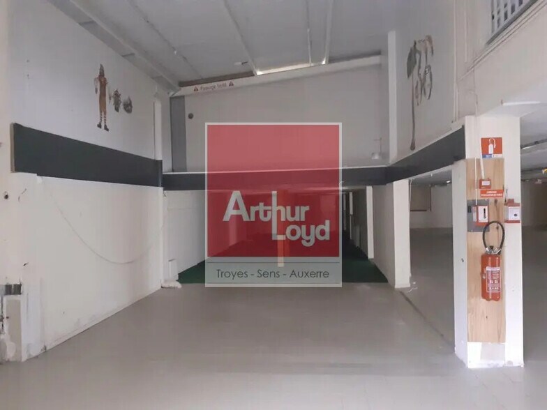 Industriel/Logistique dans Troyes à vendre - Photo de l’immeuble – Image 3 sur 7