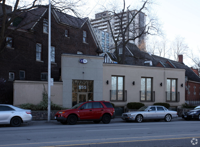 555 Bloor St E, Toronto, ON à vendre - Photo principale – Image 1 sur 2