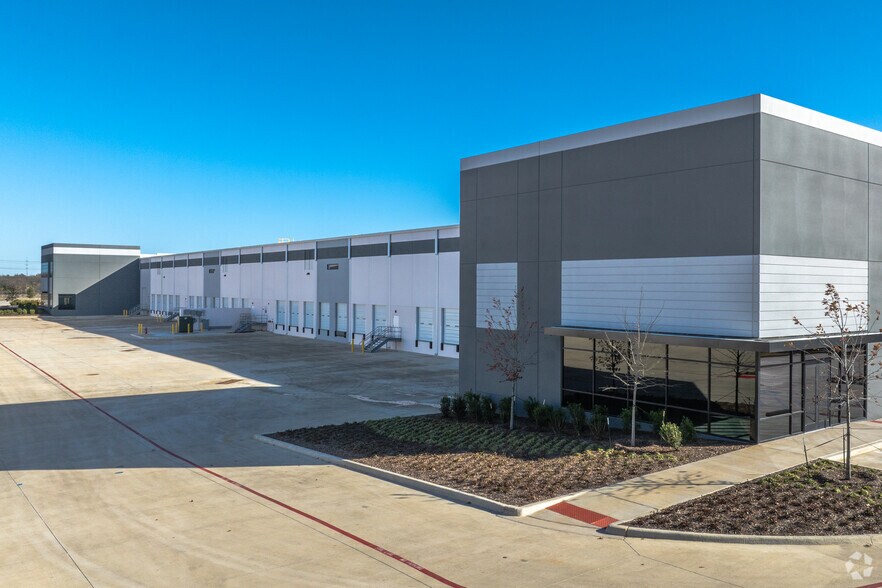 1500 N Mayhill Rd, Denton, TX à louer - Photo de l’immeuble – Image 1 sur 5