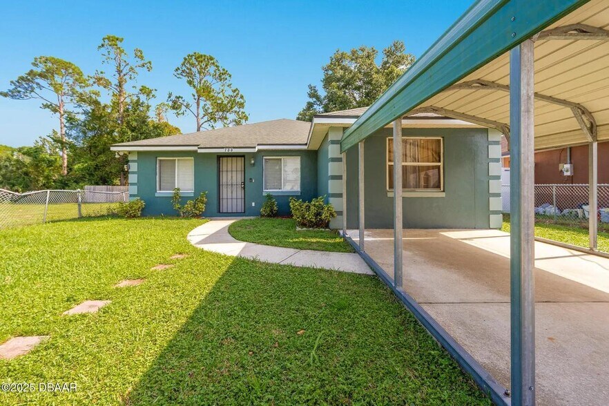 308 Adeline St, Daytona Beach, FL à vendre - Photo de l’immeuble – Image 3 sur 24