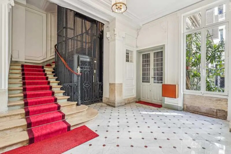 28 Rue Bergère, Paris à louer - Photo de l’immeuble – Image 2 sur 14