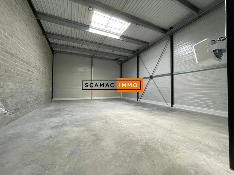 Bureau dans Aubergenville à louer - Photo intérieure – Image 2 sur 4