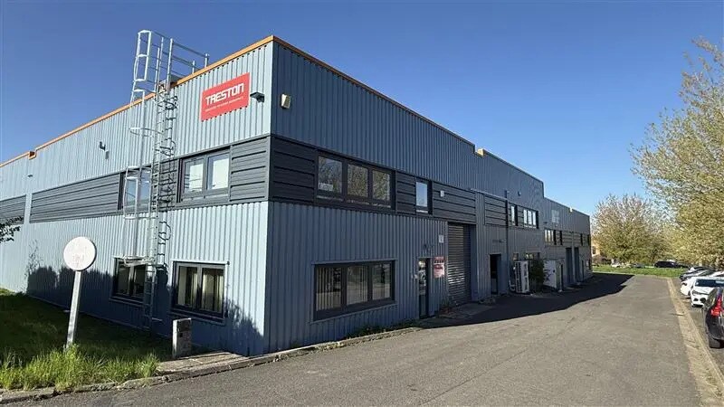 Local d’activités dans Quincy-Voisins à louer - Photo de l’immeuble – Image 3 sur 5