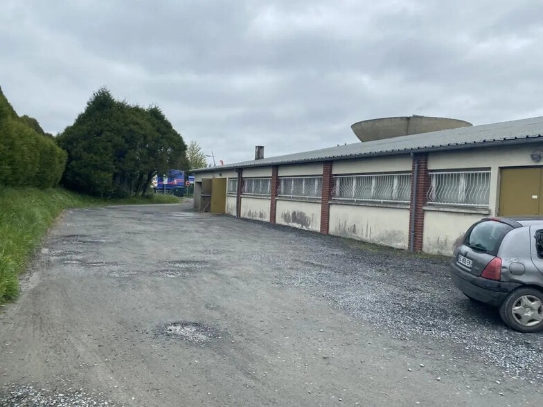 Local d’activités dans Lisieux à louer - Photo de l’immeuble – Image 1 sur 8