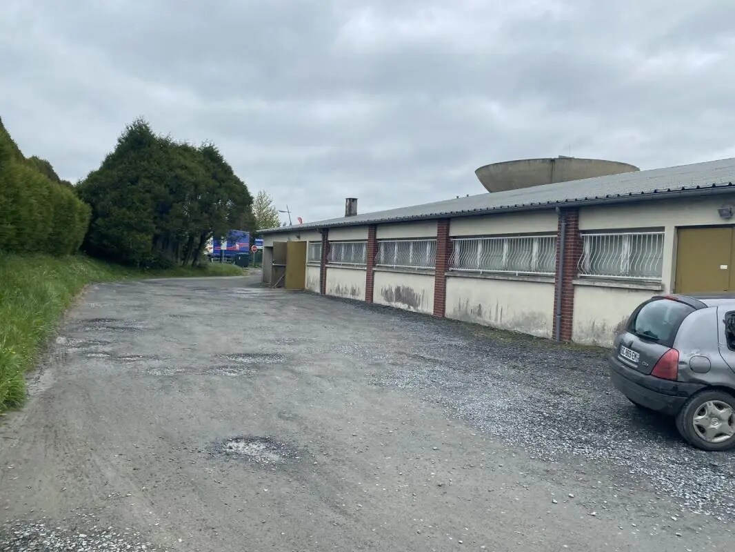 Local d’activités dans Lisieux à louer Photo de l’immeuble– Image 1 sur 9
