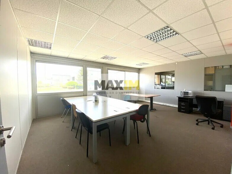 Bureau dans Chenôve à louer - Photo de l’immeuble – Image 3 sur 5