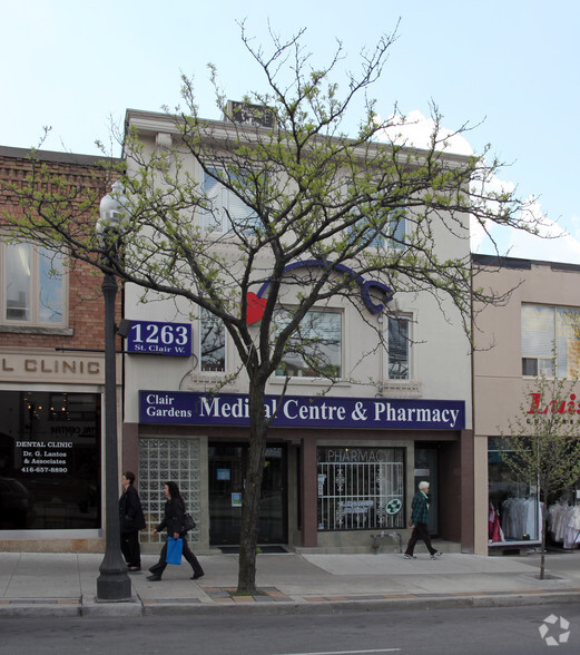 1263 St Clair Ave W, Toronto, ON à louer - Photo principale – Image 1 sur 2