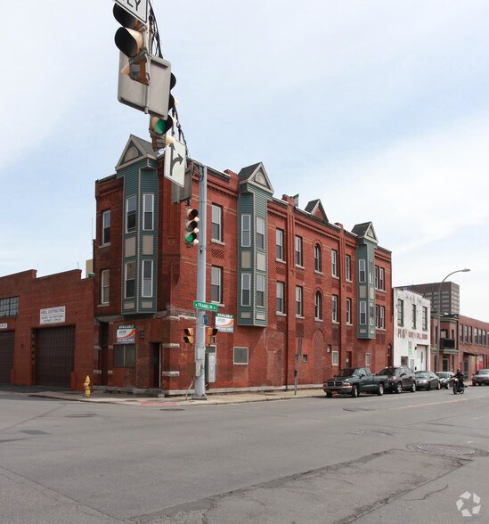 221-223 Herald Pl, Syracuse, NY à louer - Photo principale – Image 3 sur 5