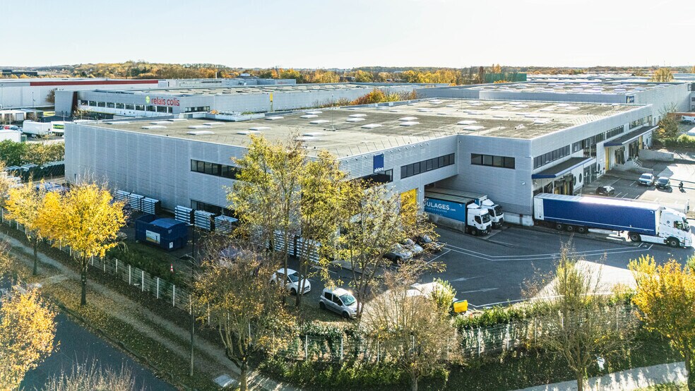 Industriel/Logistique dans Combs-La-Ville à louer - Photo de l’immeuble – Image 3 sur 3