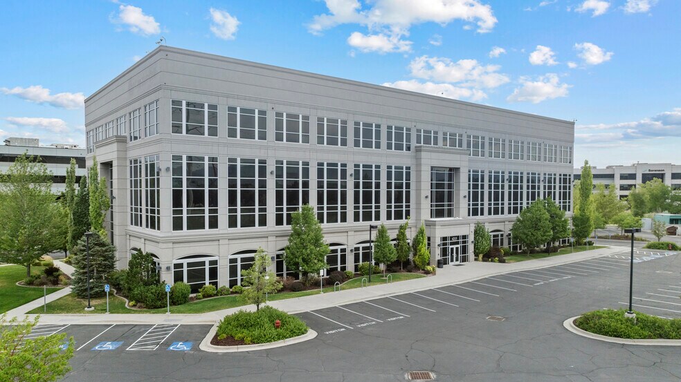 4215 S Riverboat Rd, Salt Lake City, UT à louer - Photo de l’immeuble – Image 3 sur 22