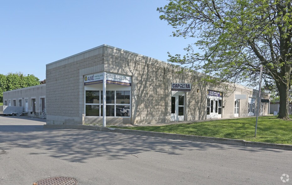 2505 Dunwin Dr, Mississauga, ON à louer - Photo principale – Image 1 sur 13