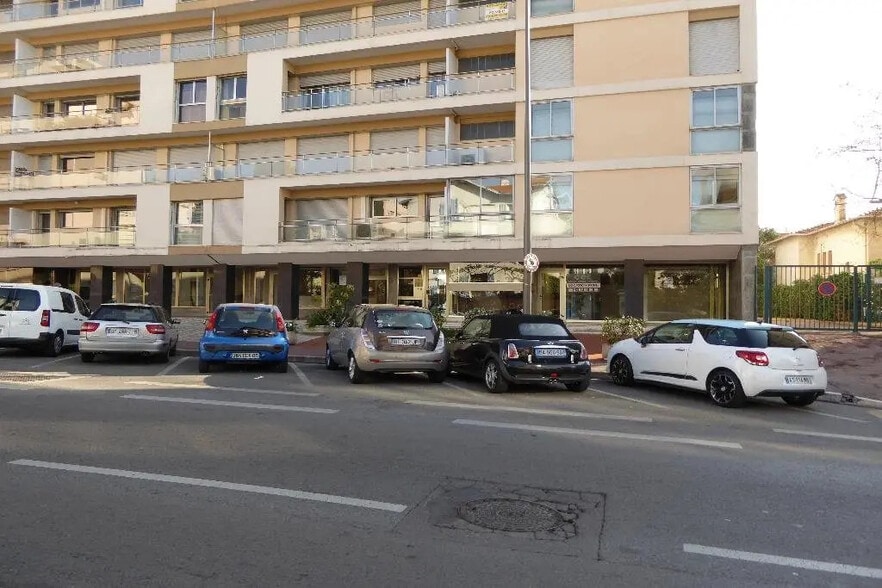 14 16 Boulevard Alexandre III, Cannes à louer - Photo de l’immeuble – Image 1 sur 1