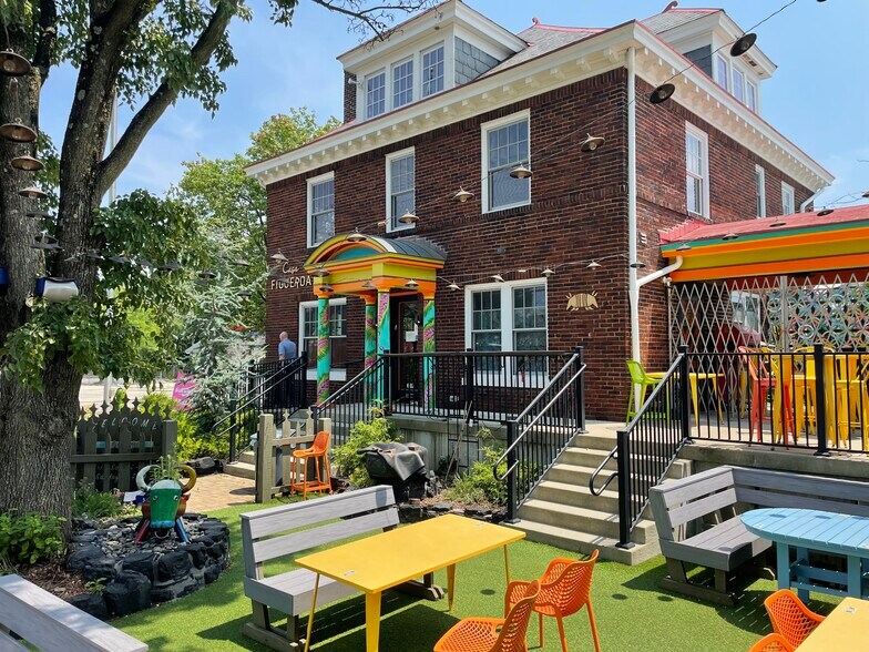 6112 Montgomery Rd, Cincinnati, OH à louer - Photo de l’immeuble – Image 3 sur 15