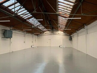 Plus de détails pour Local d'activités à louer