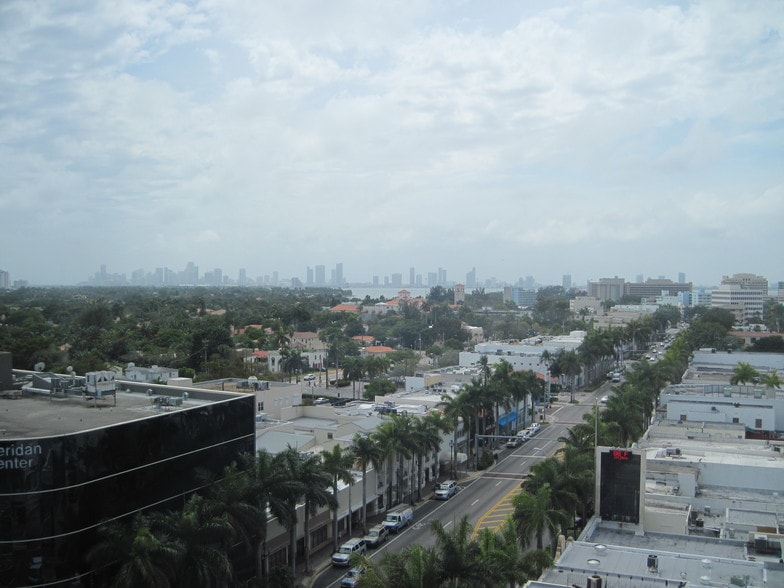 333 Arthur Godfrey Rd, Miami Beach, FL à louer - Photo intérieure – Image 2 sur 2