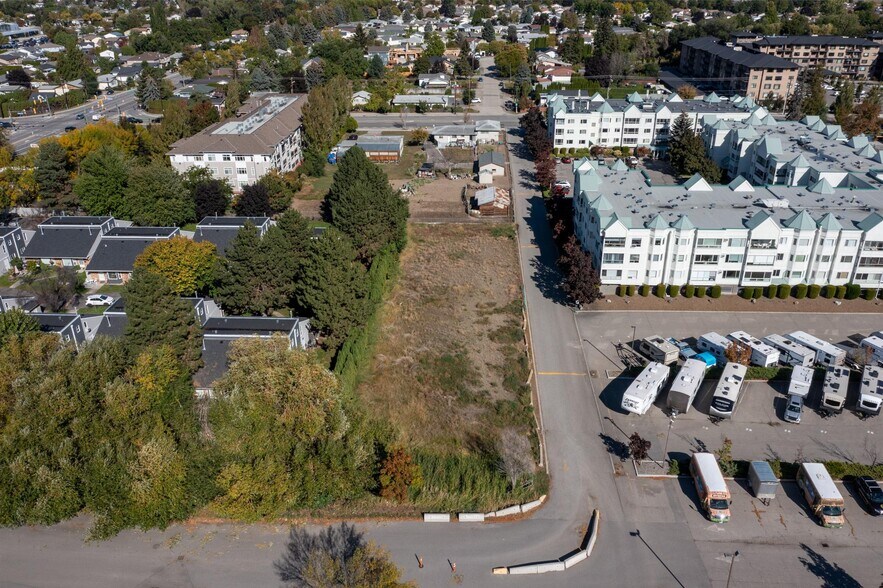 1249-1269 K. L. O Rd, Kelowna, BC à vendre - Aérien – Image 3 sur 11