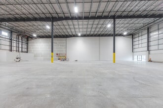 137-147 Commonwealth Dr, Jenkins, PA à louer Photo intérieure– Image 1 sur 5