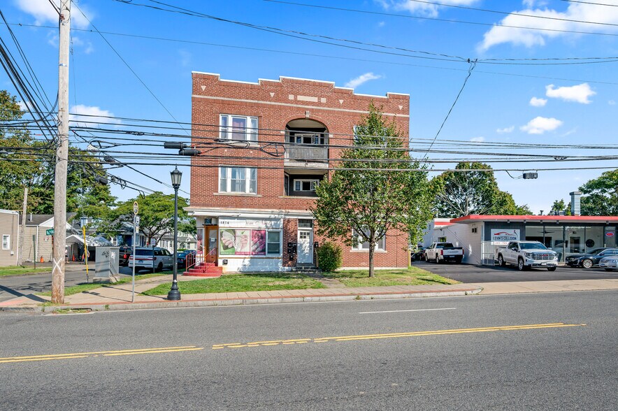 1874 Barnum Ave, Stratford, CT à vendre - Photo de l’immeuble – Image 3 sur 8