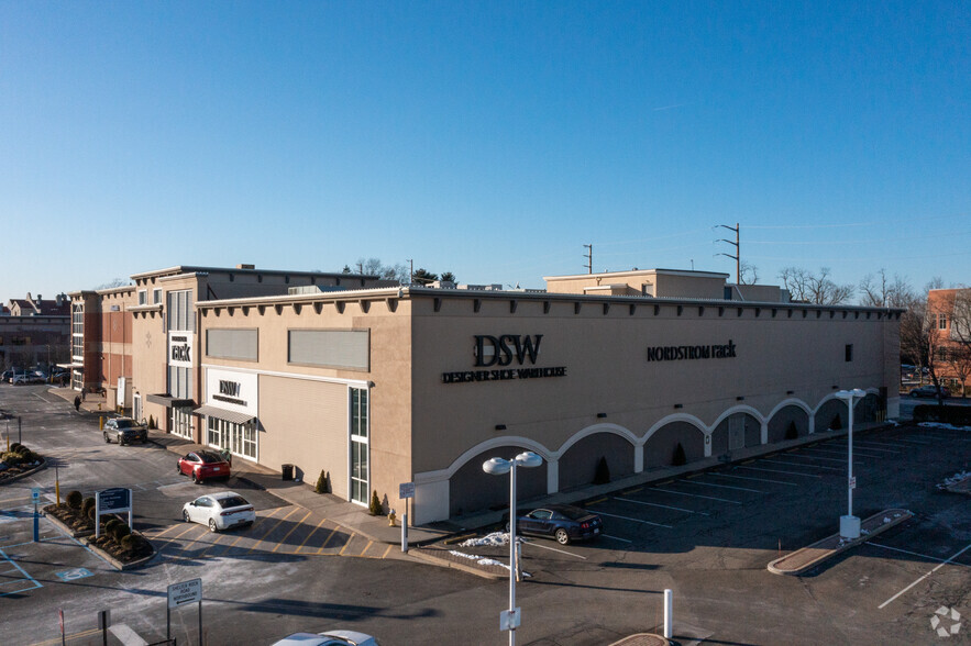 1380 Northern Blvd, Manhasset, NY à louer - Photo de l’immeuble – Image 2 sur 7