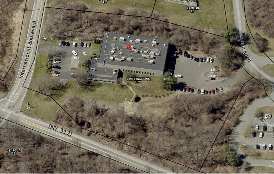 2 International Blvd, Brewster Village, NY à vendre - Photo de l’immeuble – Image 1 sur 4