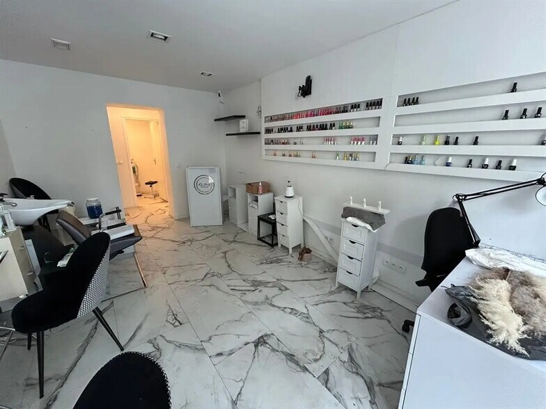 Local commercial dans Paris à louer - Photo de l’immeuble – Image 3 sur 6