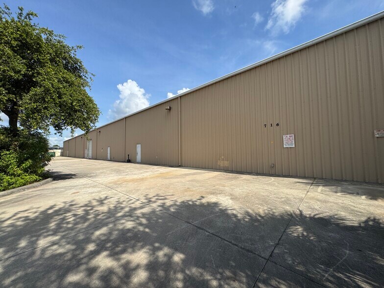 Industrial Park for Sale portefeuille de 3 biens à vendre sur LoopNet.fr - Photo de l’immeuble – Image 3 sur 37