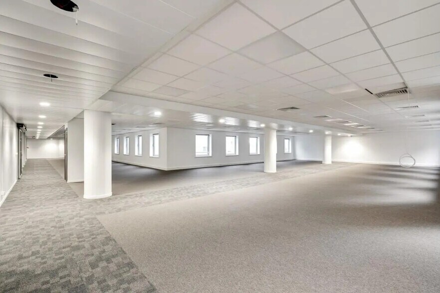 2 Place Des Vosges, Courbevoie à louer - Photo de l’immeuble – Image 2 sur 14