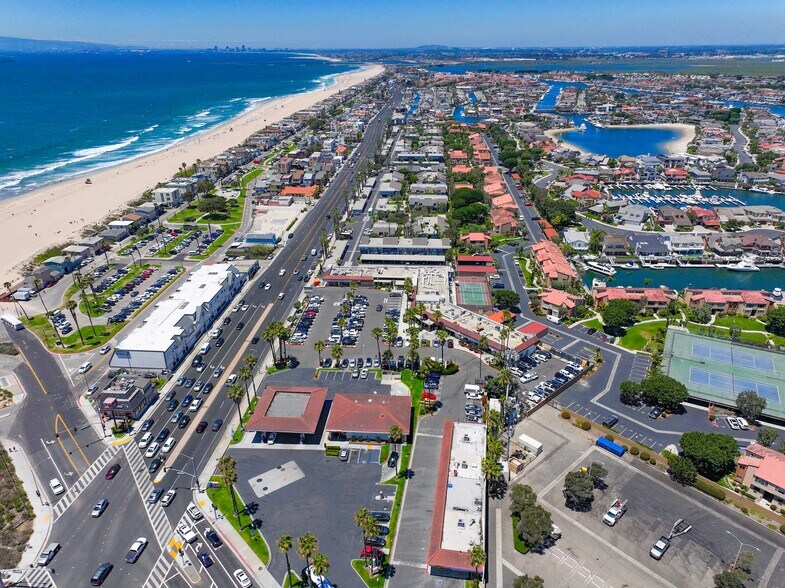 17208 Pacific Coast Hwy, Huntington Beach, CA à louer - Photo de l’immeuble – Image 3 sur 8