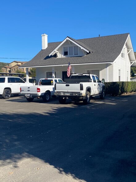 2606 N Ventura Ave, Ventura, CA à louer - Photo de l’immeuble – Image 1 sur 17