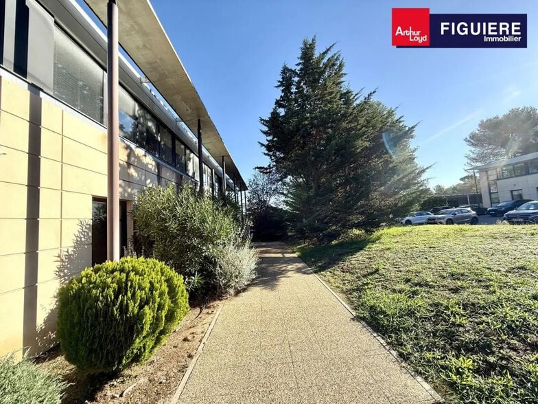 1330 Avenue Jean-René Guillibert Gautier De La Lauzière, Aix-en-Provence à louer - Photo de l’immeuble – Image 2 sur 9