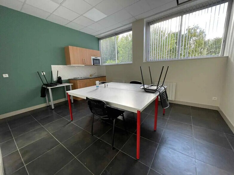 Bureau dans Creil à louer - Photo de l’immeuble – Image 2 sur 12