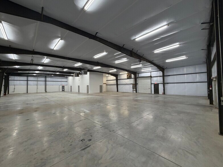 5045 McNeel Industrial Blvd, Powder Springs, GA à louer - Photo de l’immeuble – Image 3 sur 4