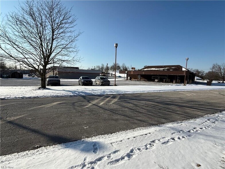 204 Ivy St, Weirton, WV à louer - Photo de l’immeuble – Image 3 sur 7