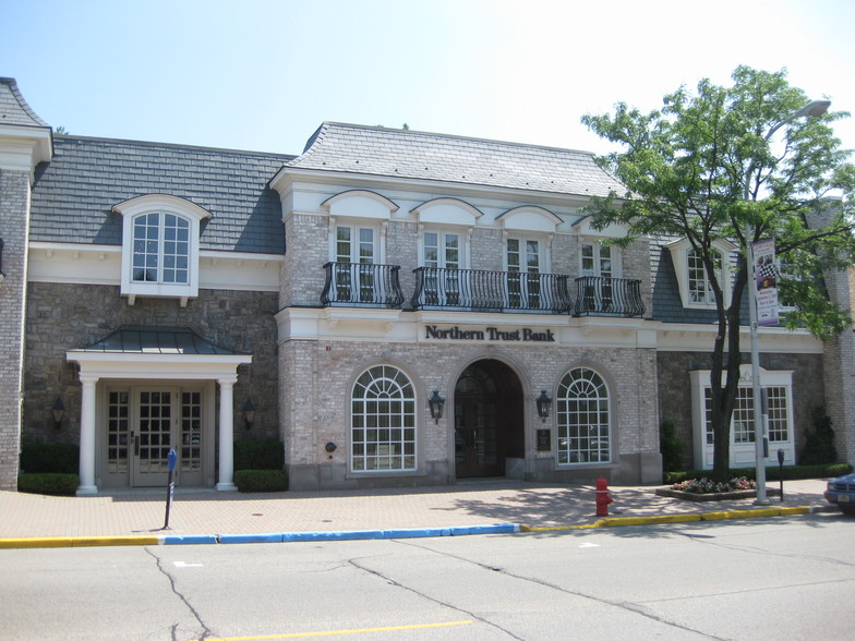120 Kercheval Ave, Grosse Pointe Farms, MI à louer - Photo de l’immeuble – Image 2 sur 5