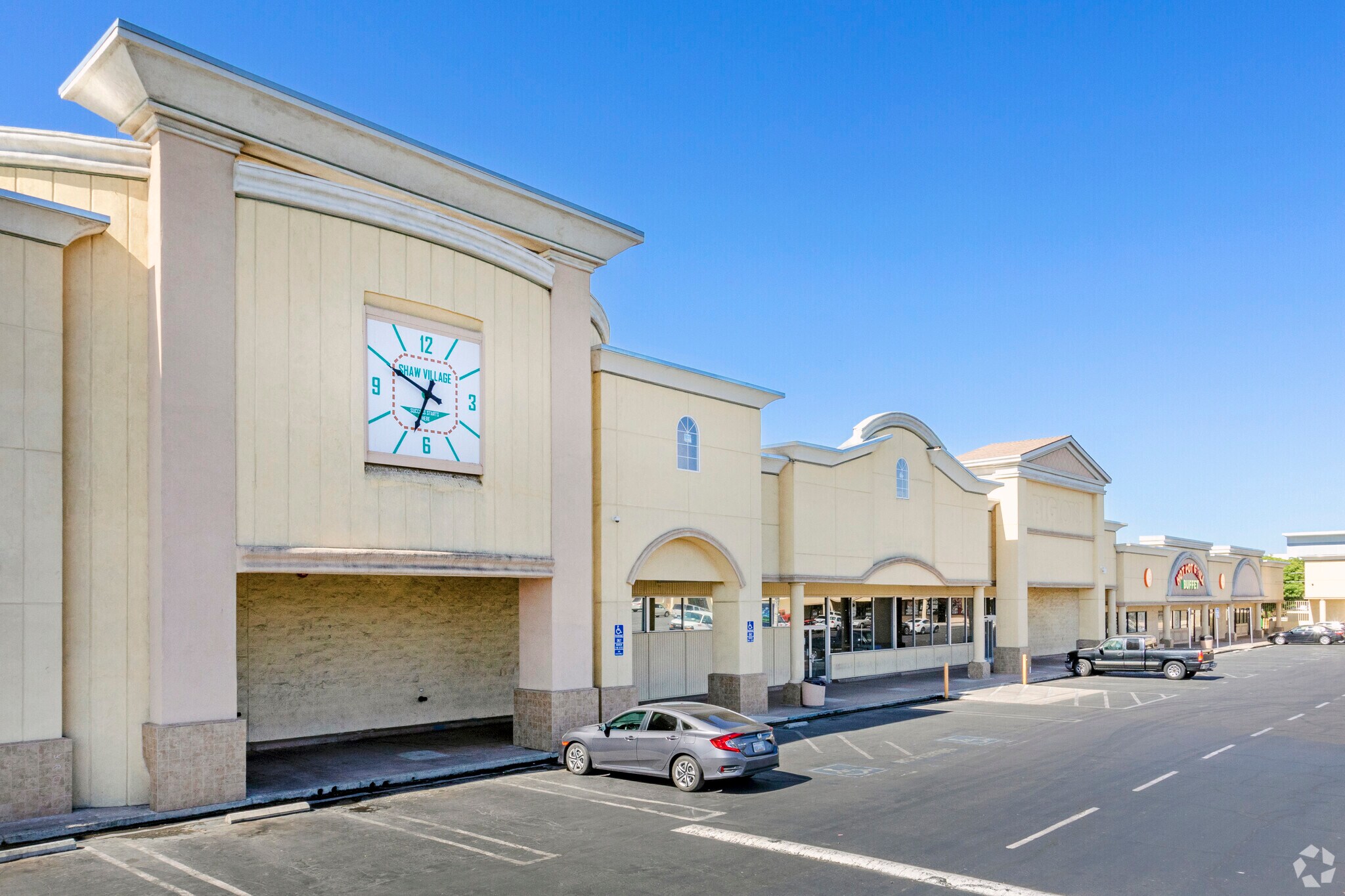 406-498 W Shaw Ave, Clovis, CA à louer Photo principale– Image 1 sur 18