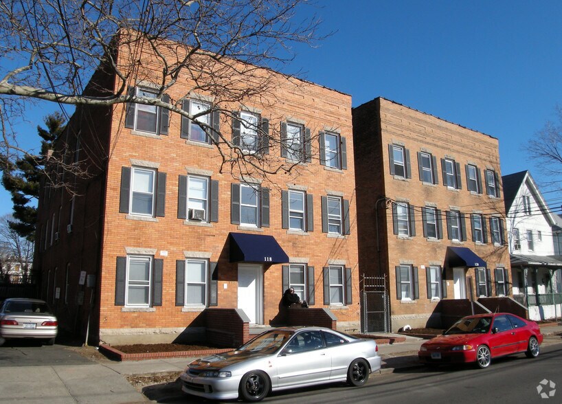 118 Henry St, Stamford, CT à vendre - Photo de l’immeuble – Image 2 sur 3