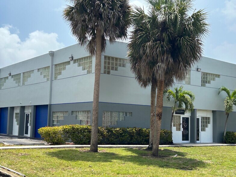 12251-12295 SW 129th Ct, Miami, FL à louer - Photo de l’immeuble – Image 2 sur 11